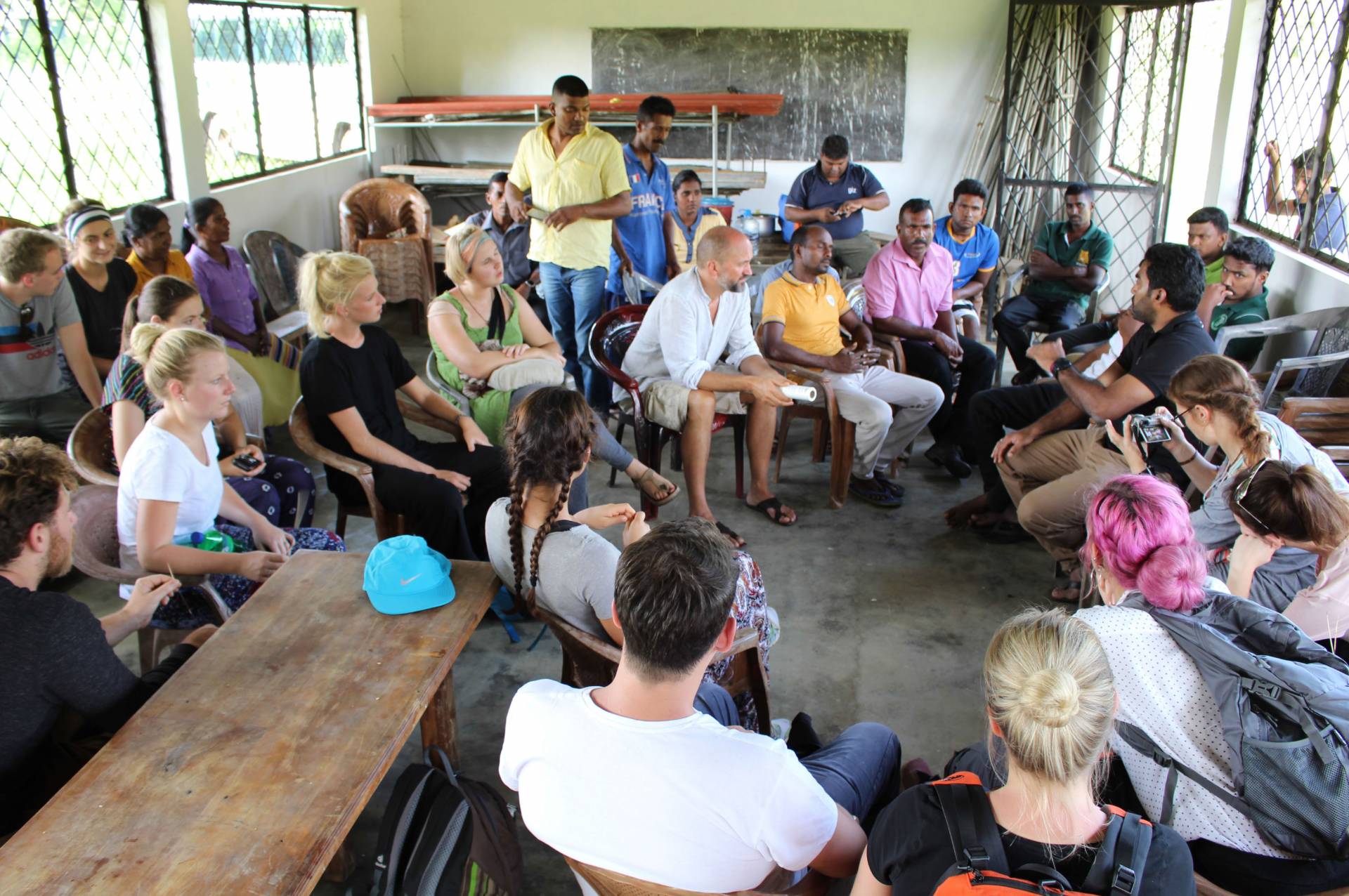 Offene und erfolgreiche Gespräche mit den Dorfbewohnern, Foto: Michael Bauhof