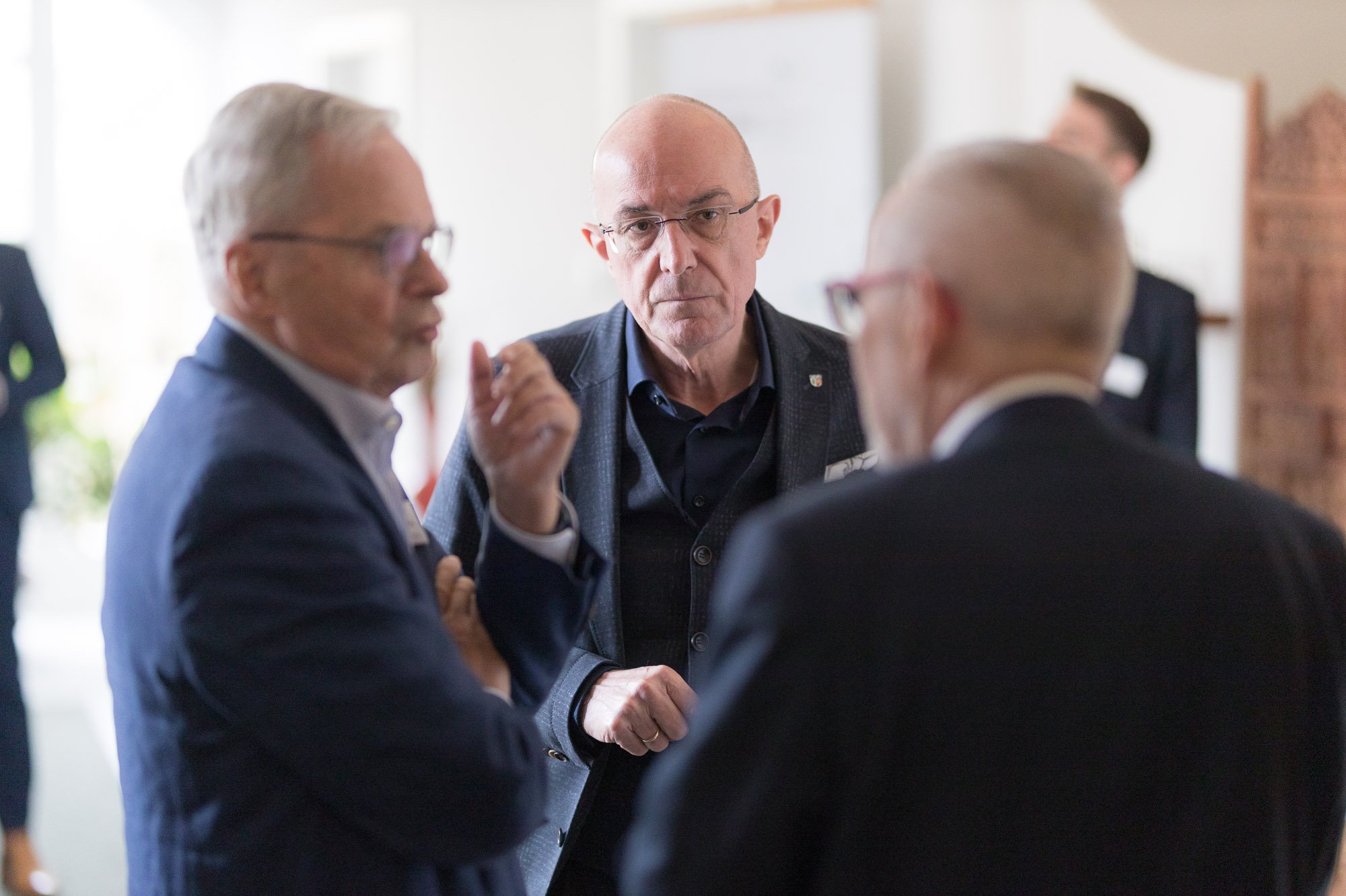 Karl Moser und Landrat Dr. Klaus Metzger (von links) im Gespräch