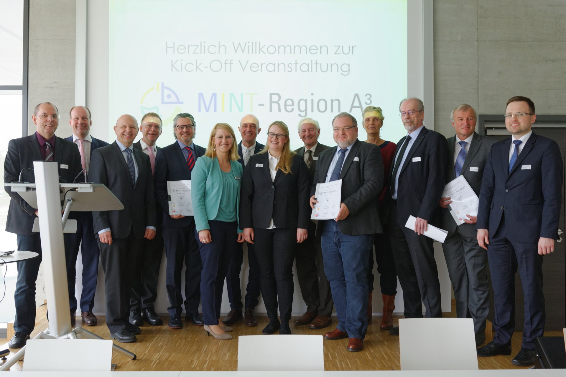 Der symbolischen Startschuss für das Kooperationsprojekt wurde am 27. April 2017 im Technologiezentrum Augsburg (TZA) gegeben. 