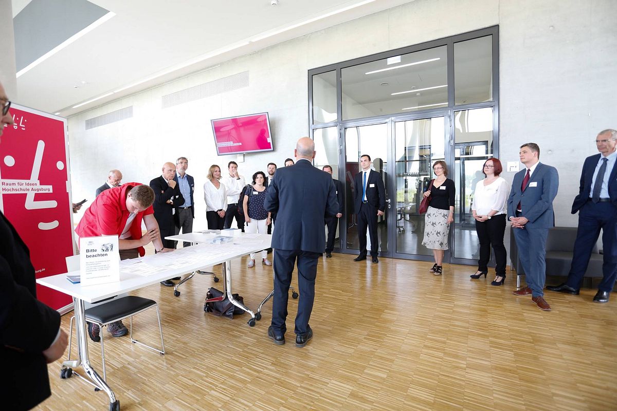 Auftaktveranstaltung HSA_transfer: Begrüßung am Tagungsbüro im Technologiezentrum Augsburg. Foto: Matthias Leo
