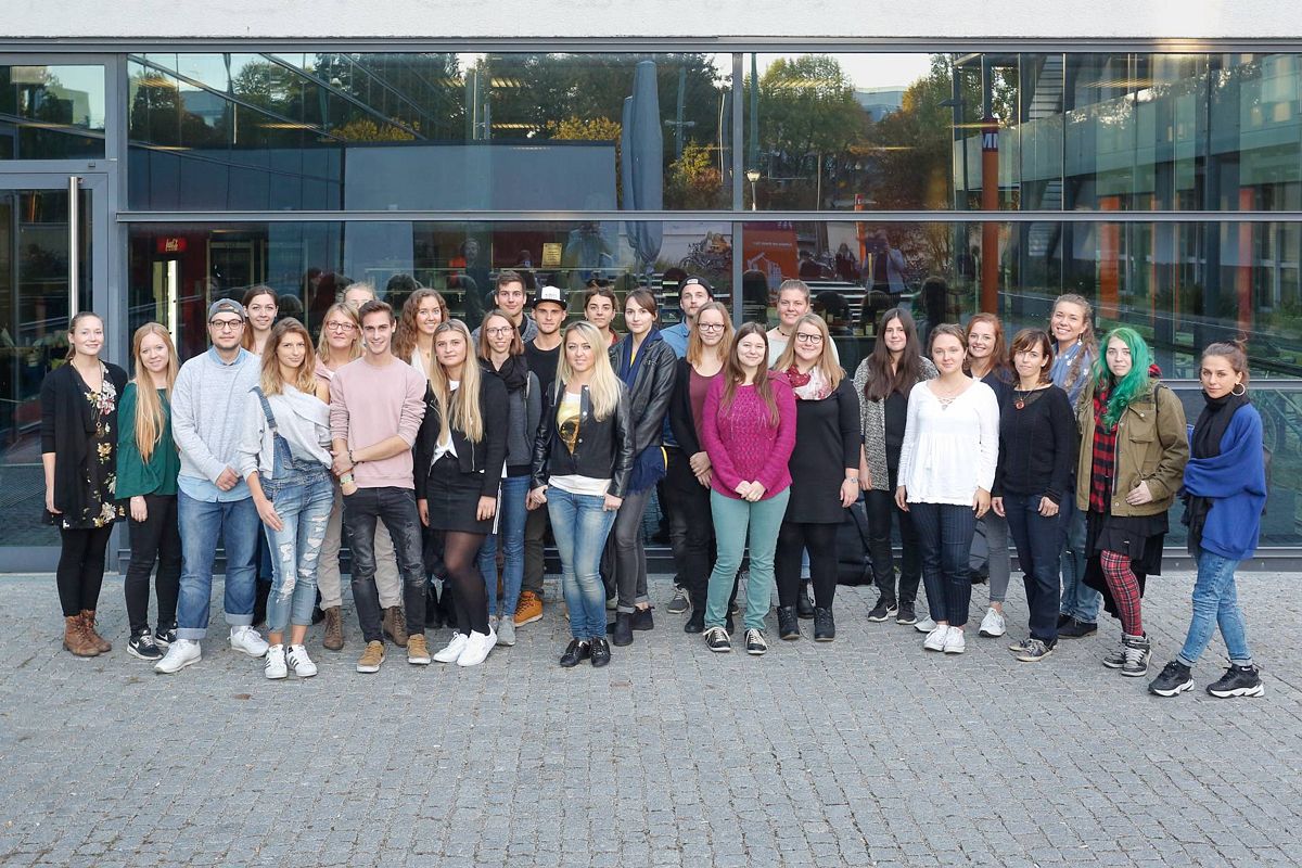 Die ersten Studierenden im Bachelor Soziale Arbeit an der Hochschule Augsburg.