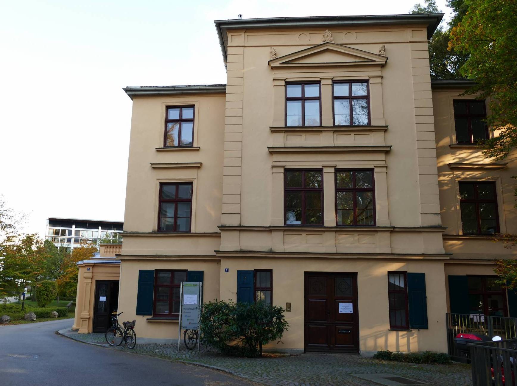 Hier arbeitet die HSA_transfer: Das neue Gebäude S der Hochschule Augsburg - die Silbermann-Villa, Am Silbermannpark 2a in 86161 Augsburg (nahe Bahnhof Haunstetter Straße) 
