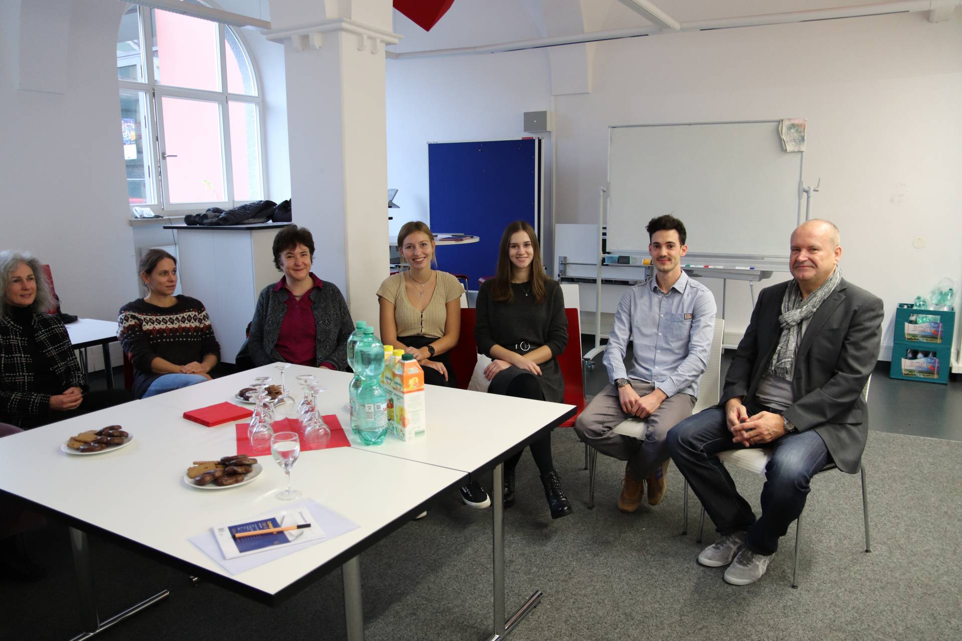 Teilnehmer/-innen und Dozent/-innen des Workshops "Studieren schafft Mehrwert für die Praxis Sozialer Arbeit in der Region Augsburg"