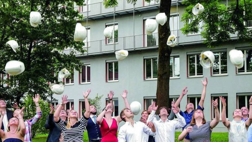 Absolvent:innen - Master Projektmanagement - Weiterbildung - berufsbegleitend - Alumni-Netzwerk - Hochschule Augsburg (Foto: Matthias Leo)
