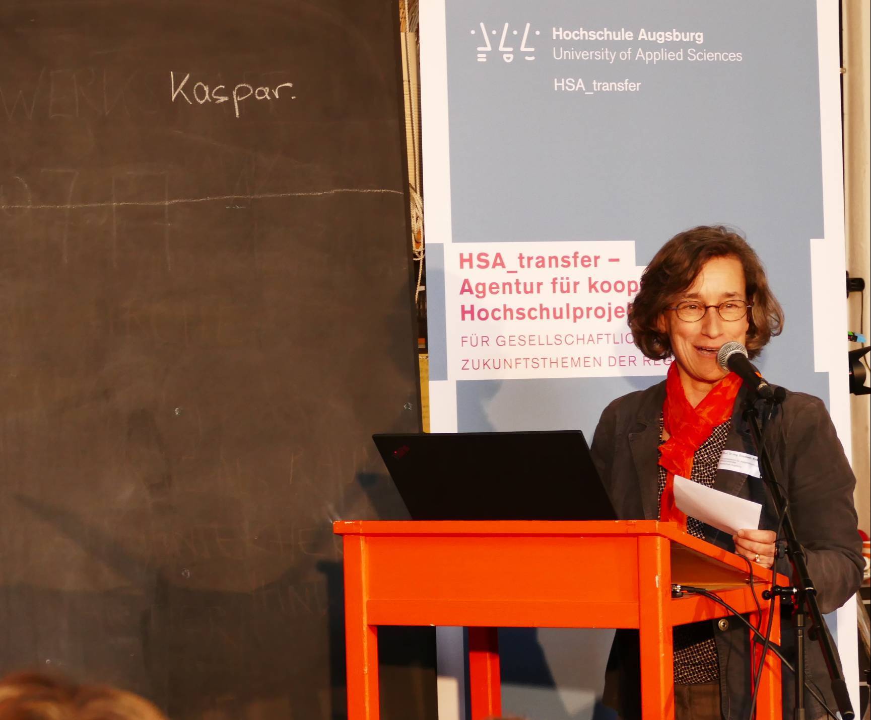 Vizepräsidentin Prof. Dr.-Ing. Elisabeth Krön begrüßt die Teilnehmer des erste HSA_transfer | Forums: Social Impact - Gesellschaft gemeinsam gestalten.