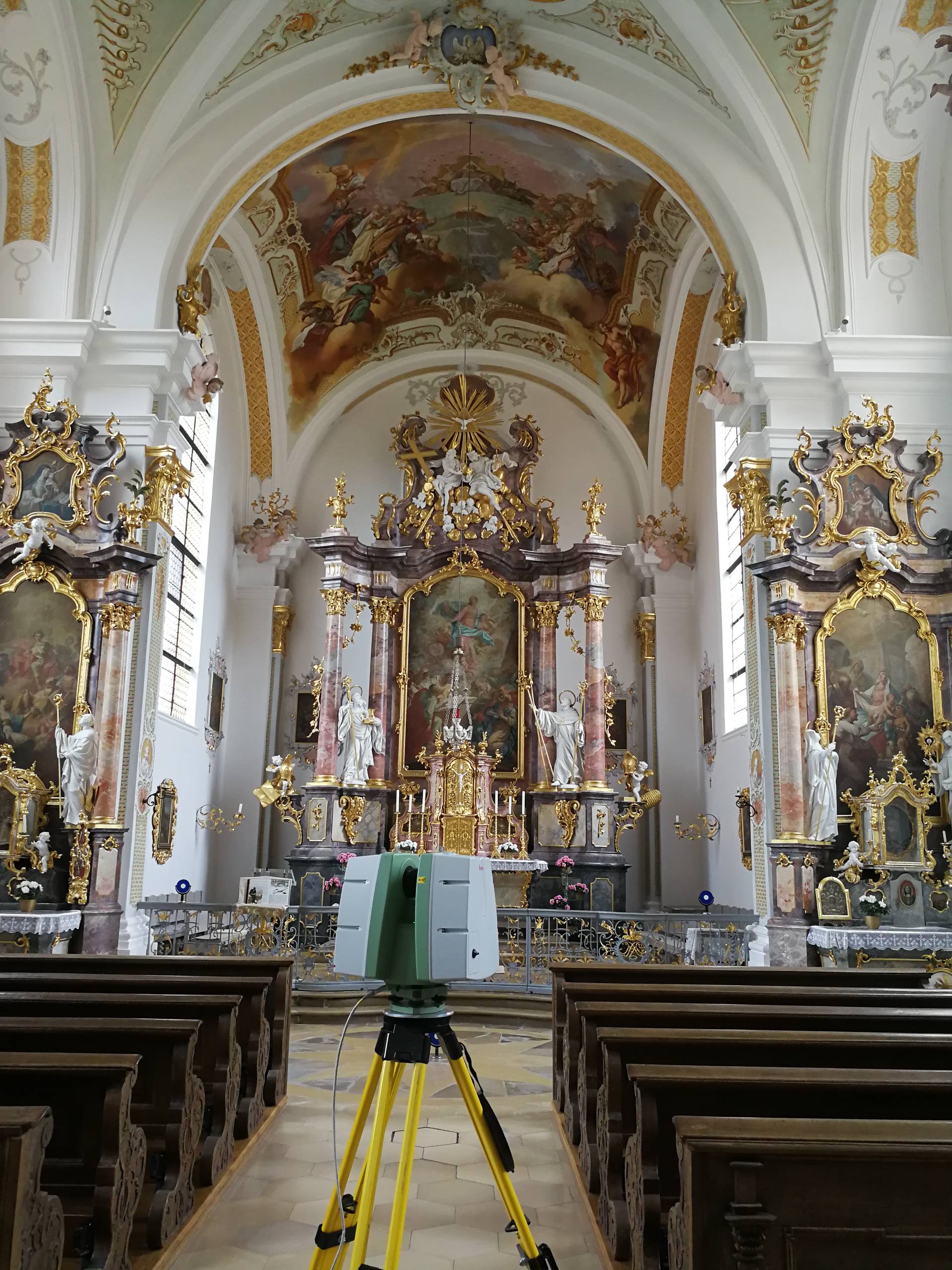 Laserscanning im Inneren der barocken Klosterkirche