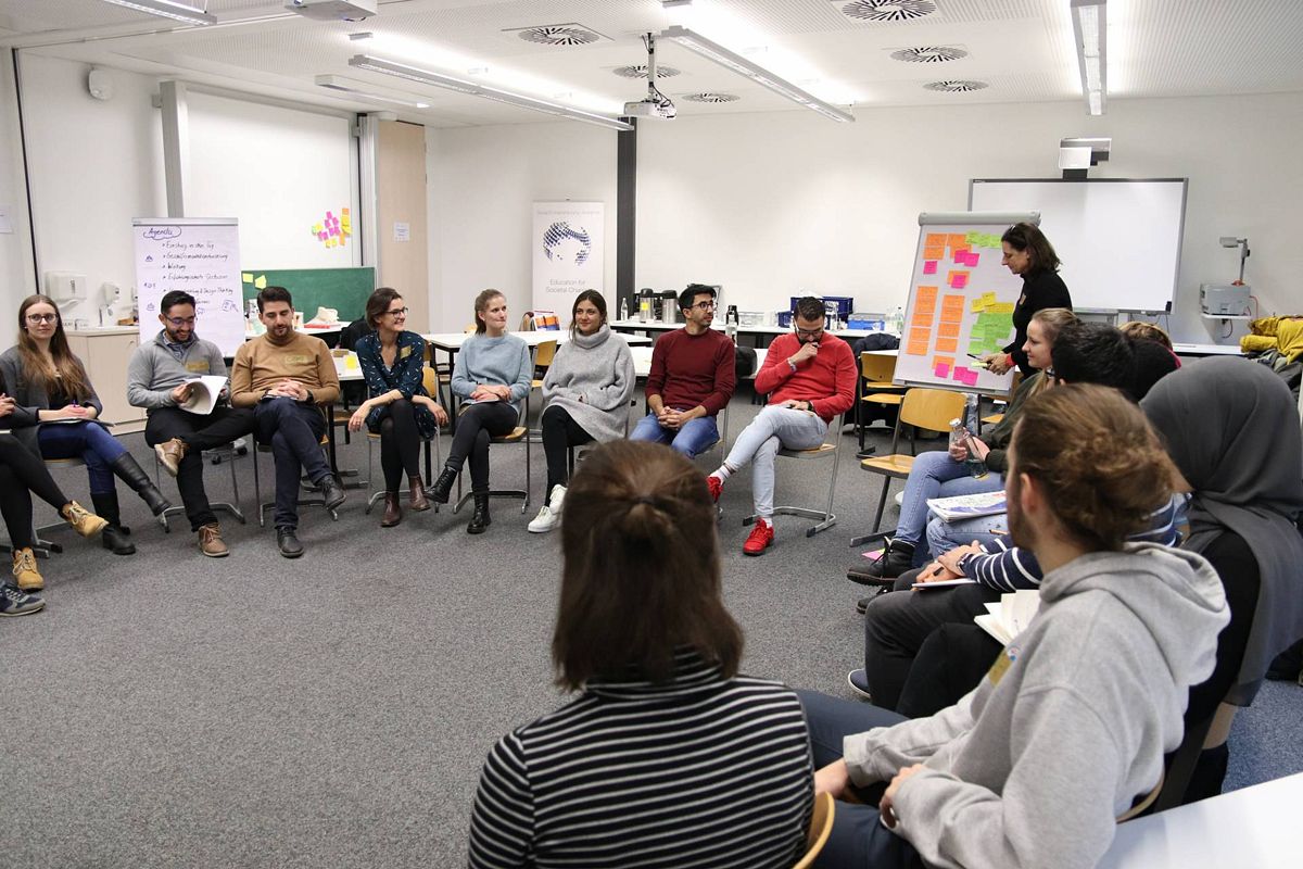 Im Social-Entrepreneurship-Seminar gingen die Teilnehmerinnen und Teilnehmer der Frage nach, wie man Integrationsprojekte nachhaltig gestalten kann. 