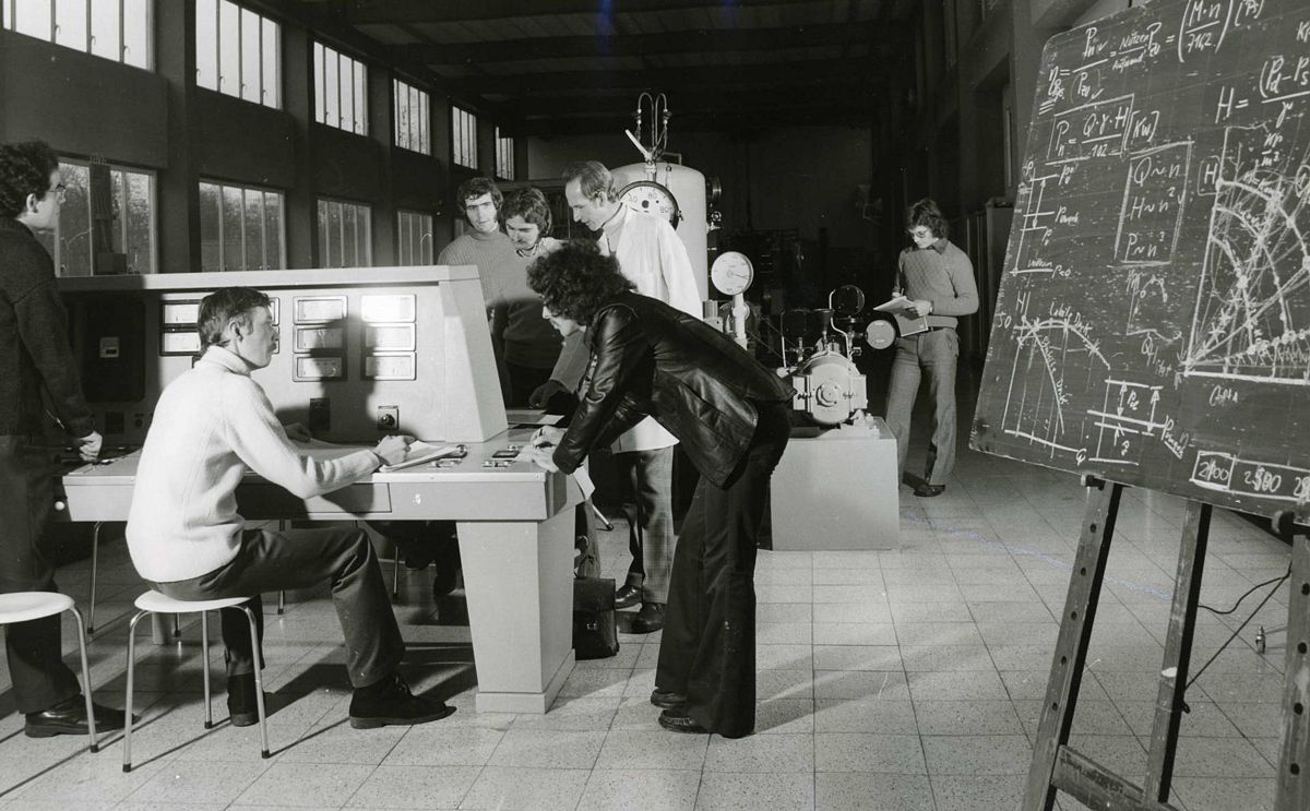 Maschinenlabor der Fachhochschule Augsburg im Jahr 1973.