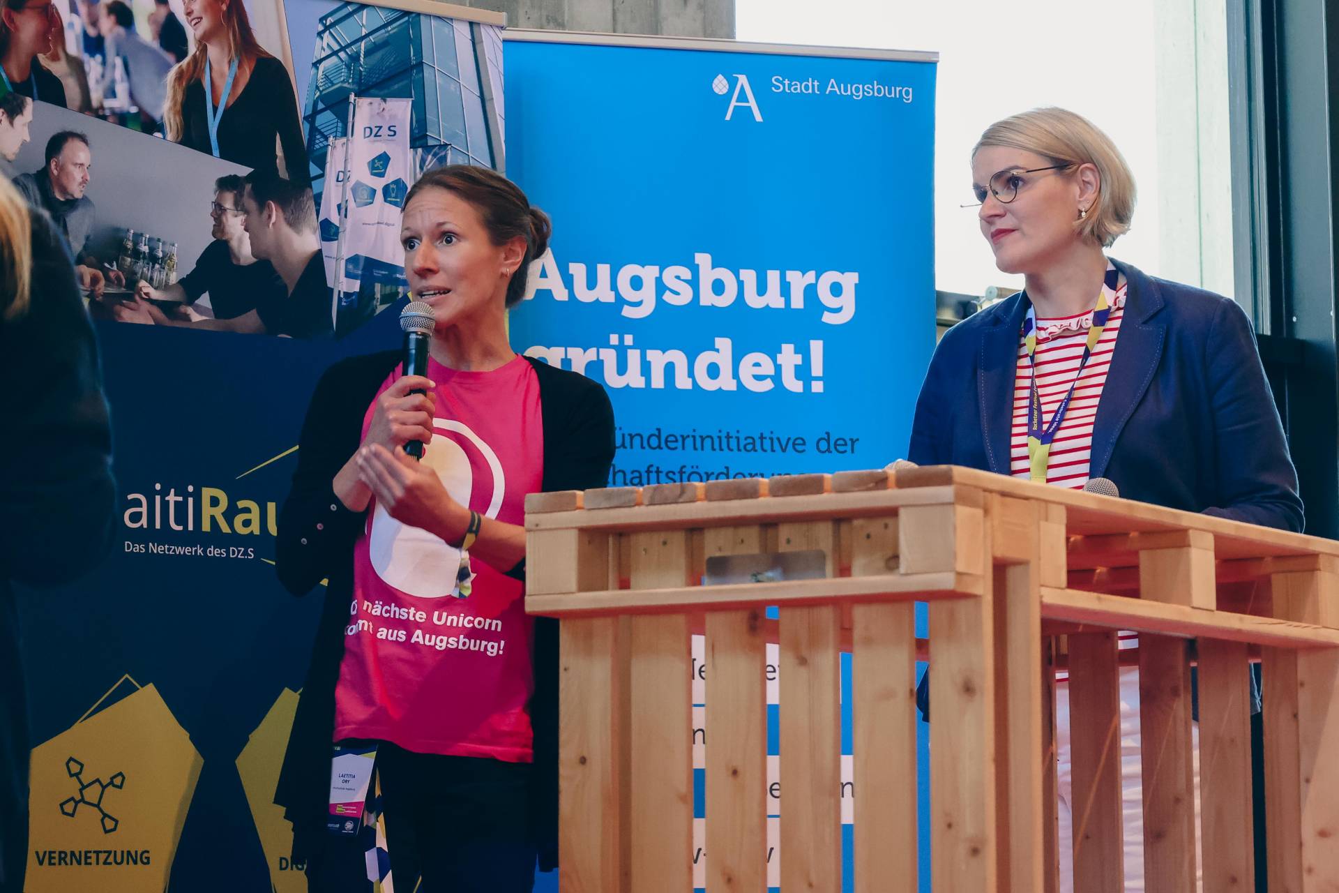 Laetitia Ory und Eva Weber beim Panel zu Augsburg gründet!