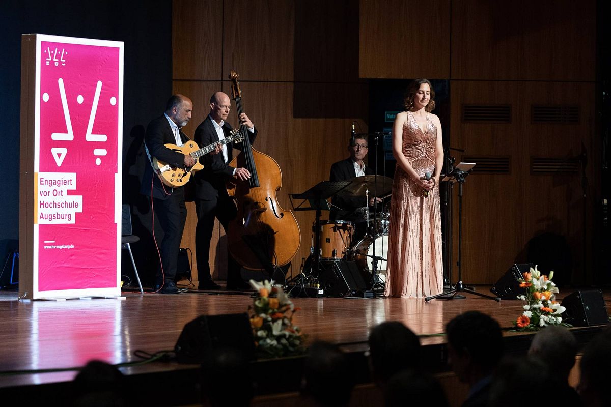 Jazz Trio der Hochschule Augsburg Featuring Julia Tiecher. Foto: Matthias Leo