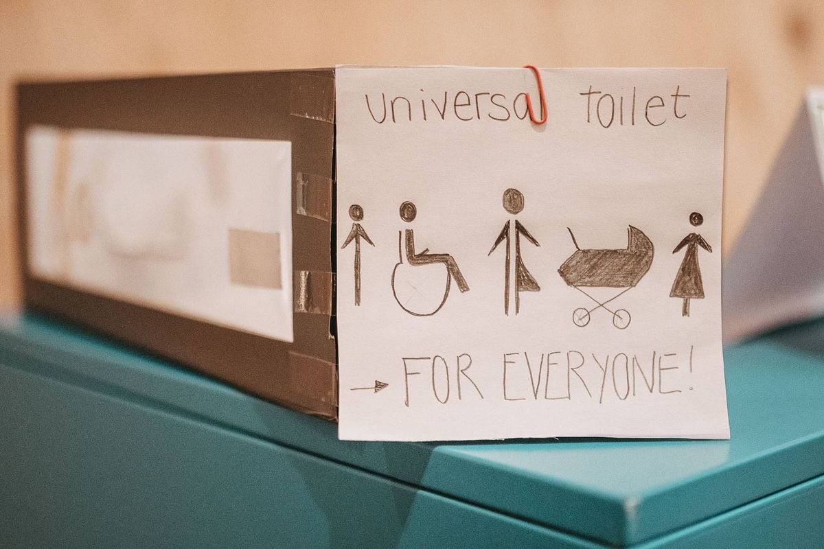 Schild: Universal Toilette © Matthias Leo