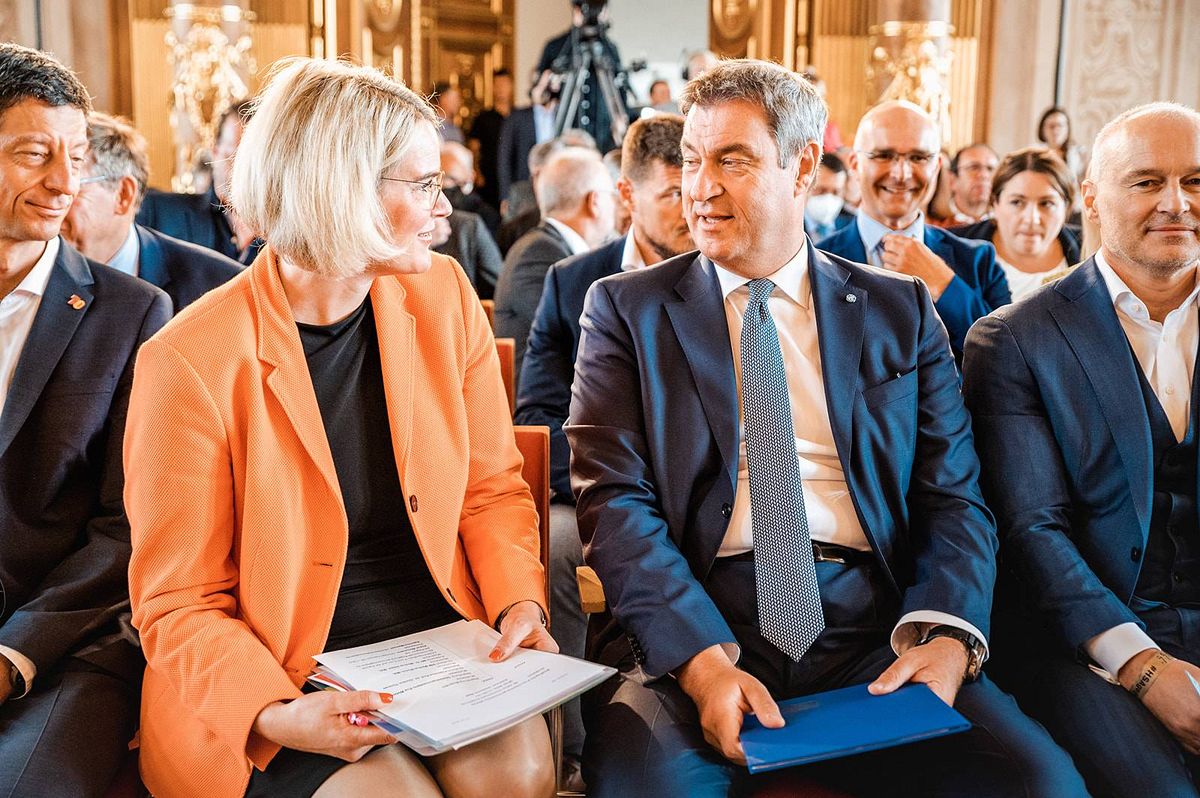 Augsburgs Oberbürgermeisterin Eva Weber mit Bayerns Ministerpräsident Dr. Markus Söder. 