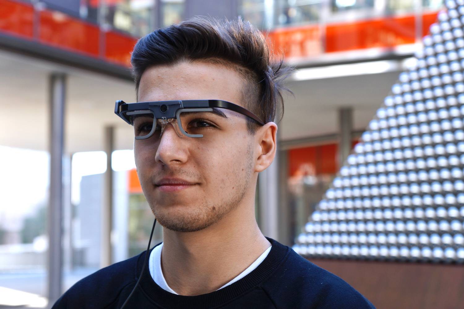Student mit Glasses aus dem UX-Labor der Hochschule Augsburg.