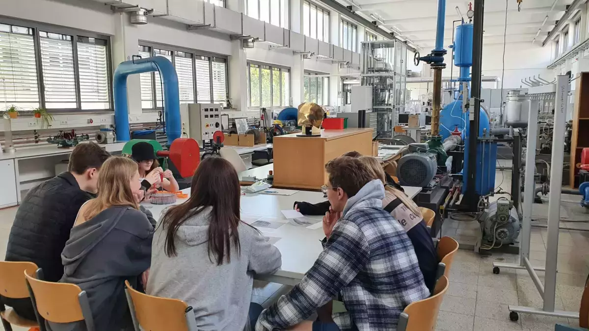 Gruppe beim Schnupperstudium 2022. Foto: Hochschule Augsburg