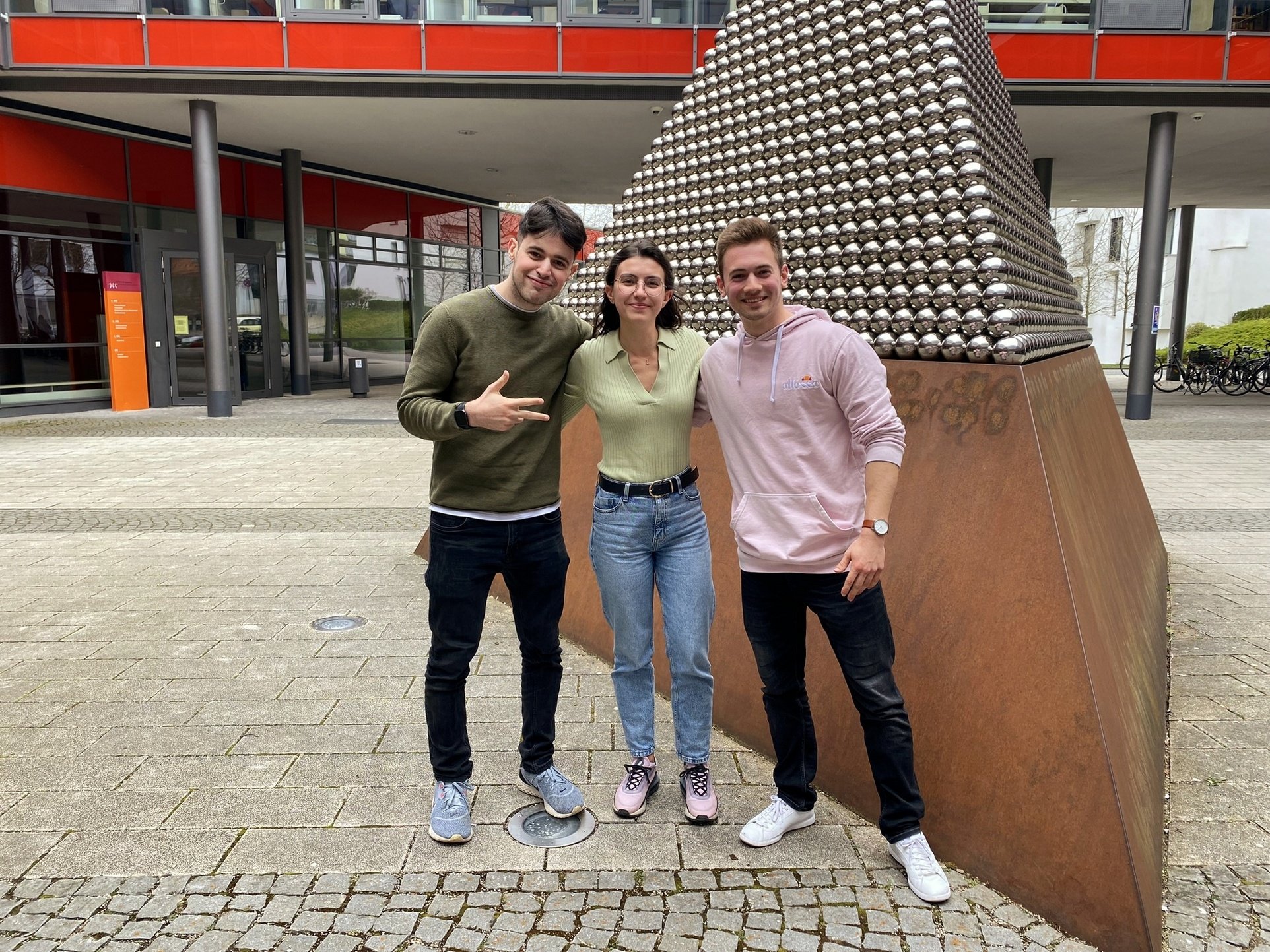 Maher, Imela und Julius studieren Data Science an der Technischen Hochschule Augsburg. Sie sind im zweiten Fachsemester und haben wertvolle Tipps zum Studium.