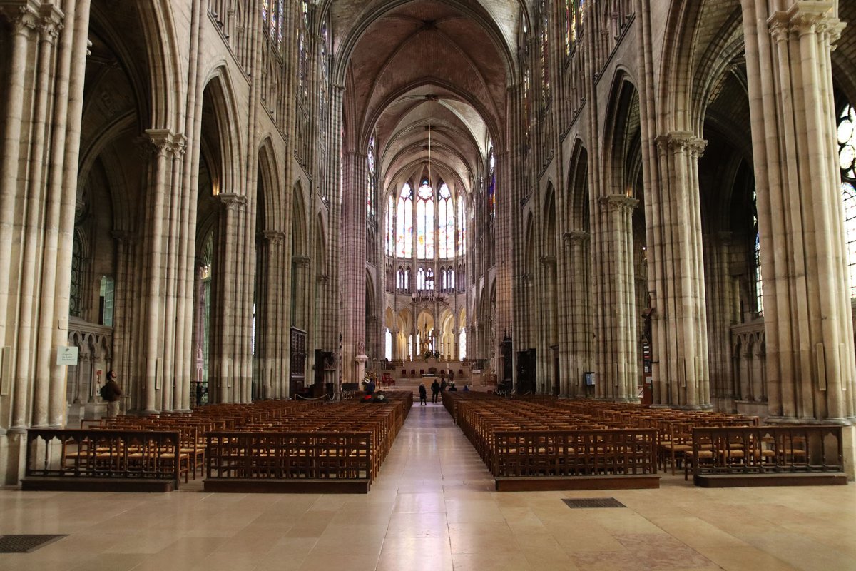 Bild 7: Darf bei einem Besuch in Frankreich auch nicht fehlen: Die Besichtigung einer gotischen Kathedrale. Die Gelegenheit, die berühmte Basilique de Saint-Denis, Gründungsbau der Gotik und Bestattungsort der Könige Frankreichs seit Ende des 10. Jahrhunderts, durfte nicht ungenutzt bleiben.