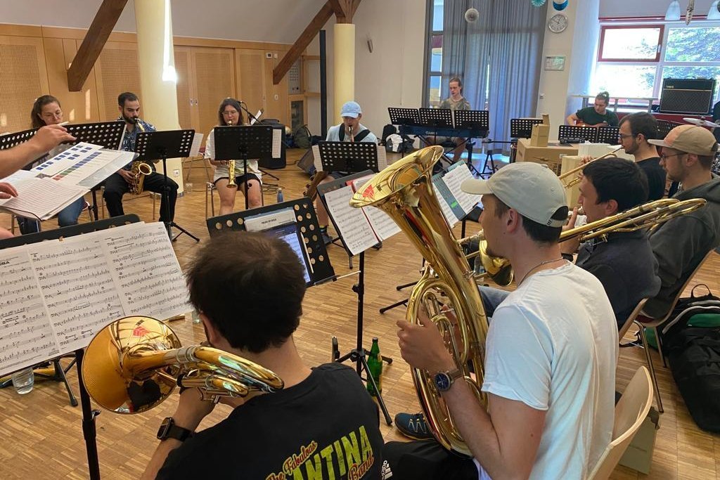 Die Campus Big Band Augsburg beim Proben