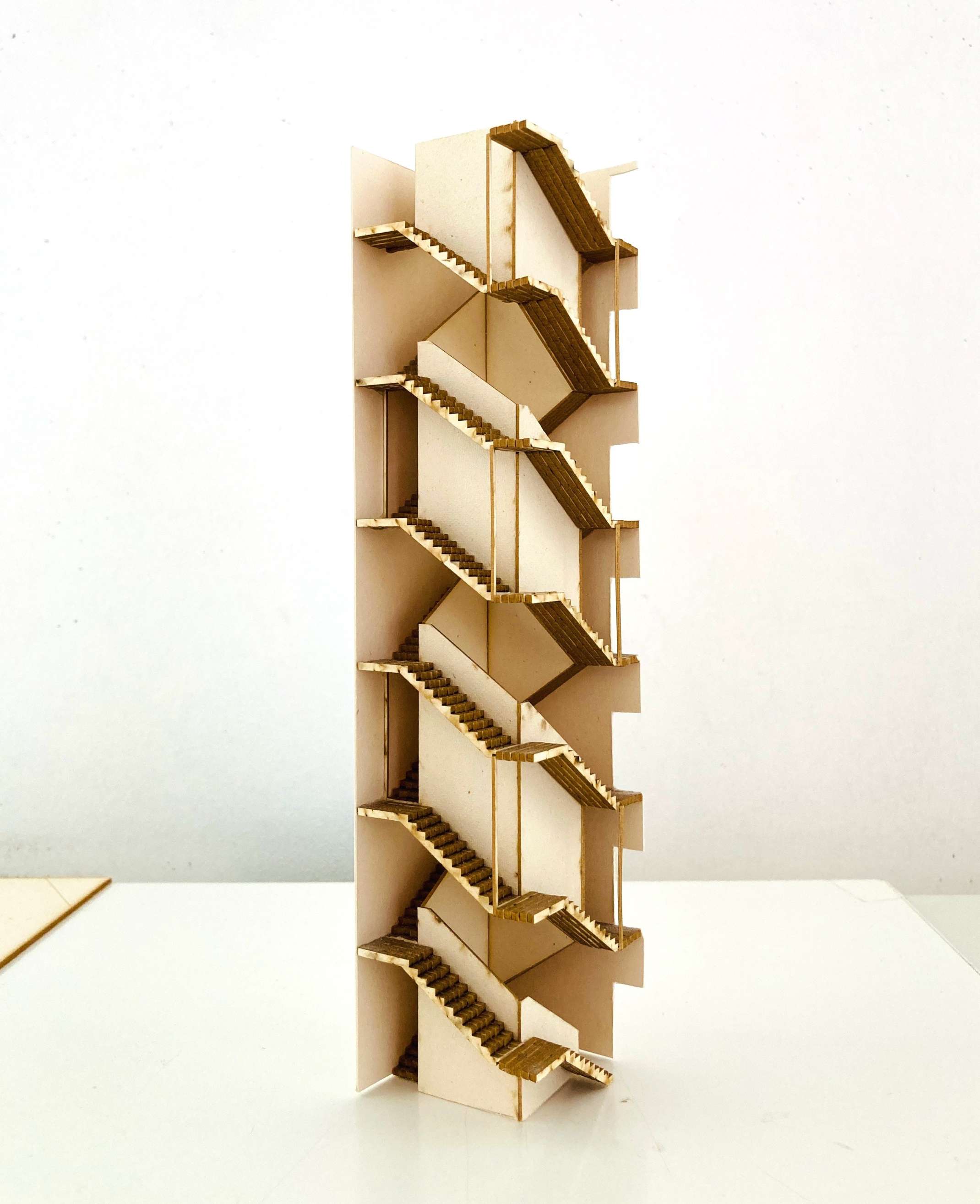 Modell der Treppenerschließung in Form einer Doppelhelix mit Fluchtweg