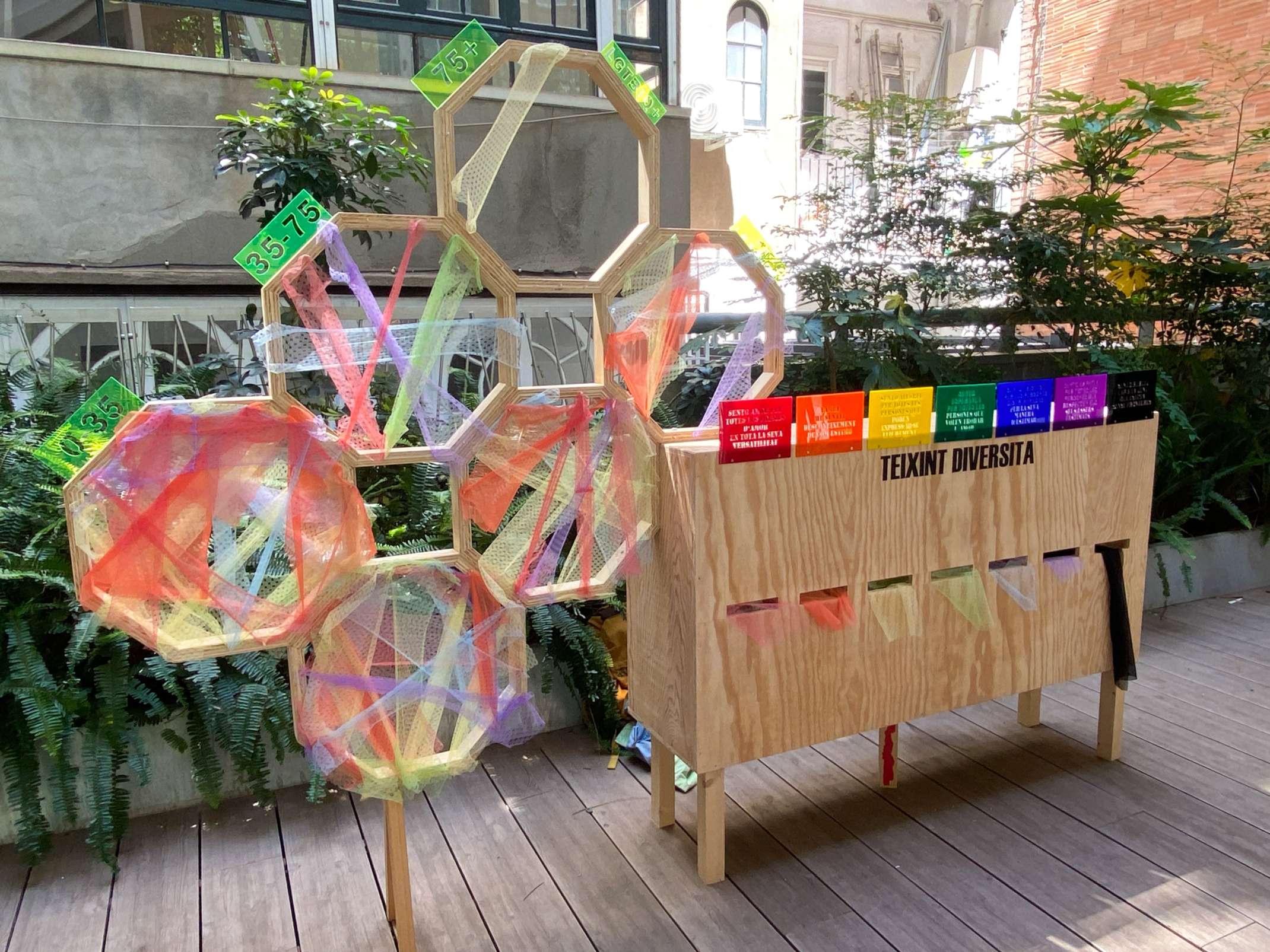 interaktive Skulptur für die LGBTQ+ Community im Rentenalter