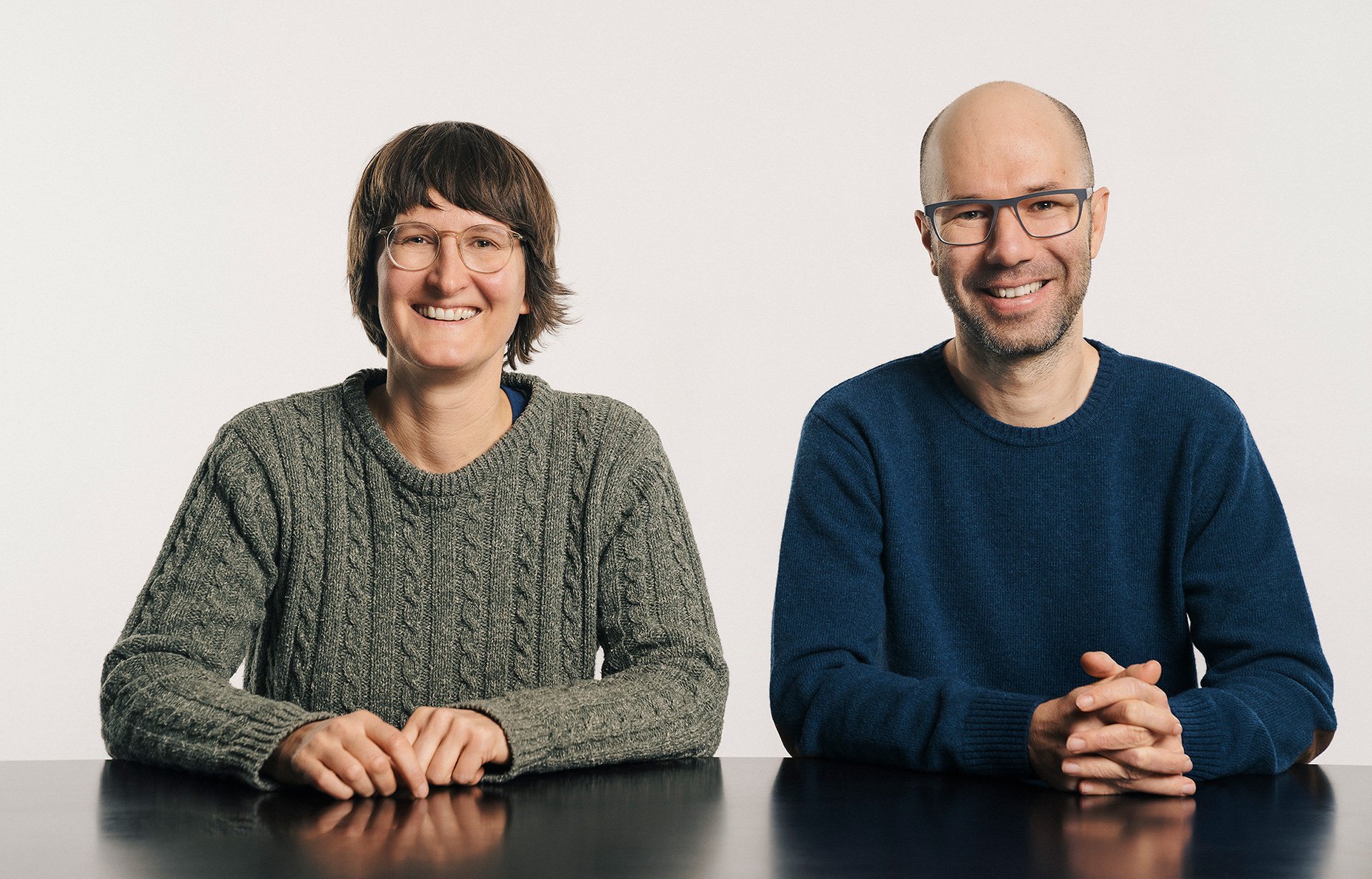 Portrait Prof. Dr. Eileen Mandir und Prof. Benedikt Groß